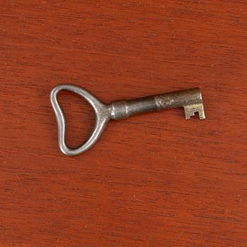 Carl Malmsten, vitrinskåp, "Undantaget" 1900-talets andra hälft.