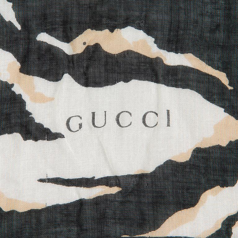 Gucci, huivi.