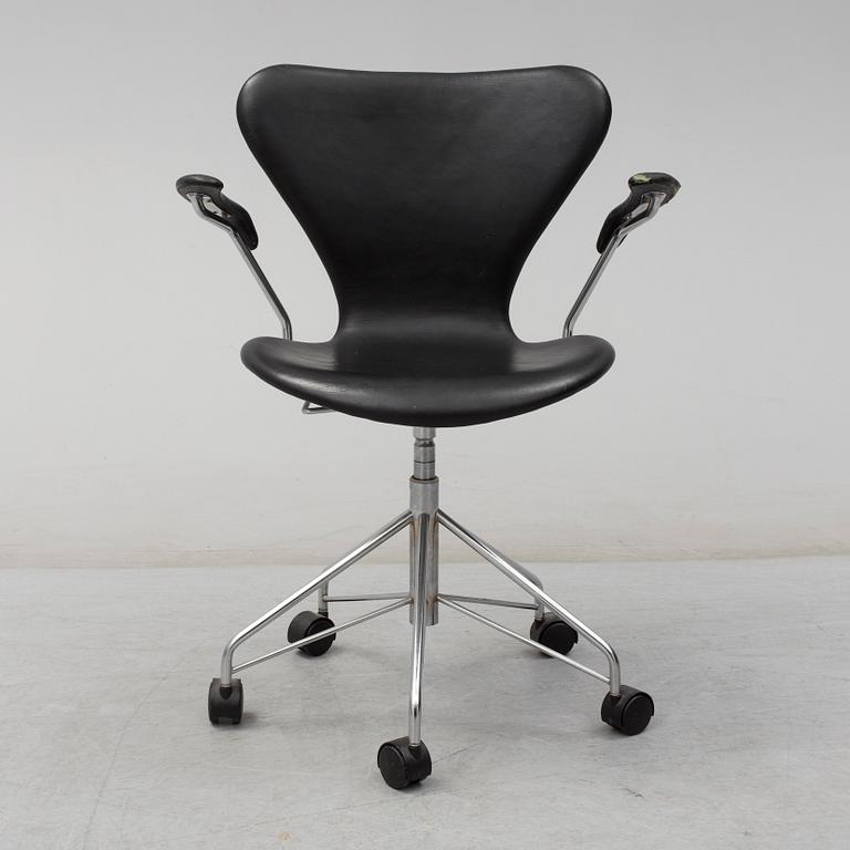 ARNE JACOBSEN, a 'Seven' leather desk chair for Fritz Hansen Denmark 1985.