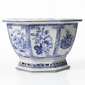 A flintware flower pot, second half of the 19th century.