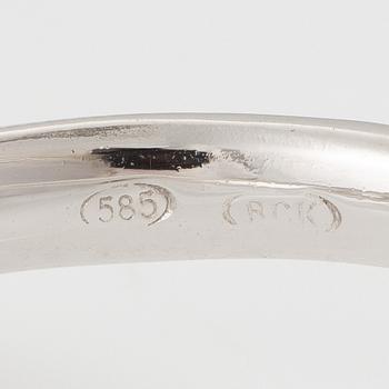 Ring, cocktail ring, 14K white gold with emerald-cut aquamarine and brilliant-cut diamonds.