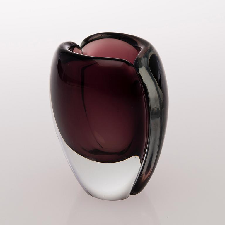 KAJ FRANCK, A VASE. Signed K. Franck Nuutajärvi Notsjö -57.