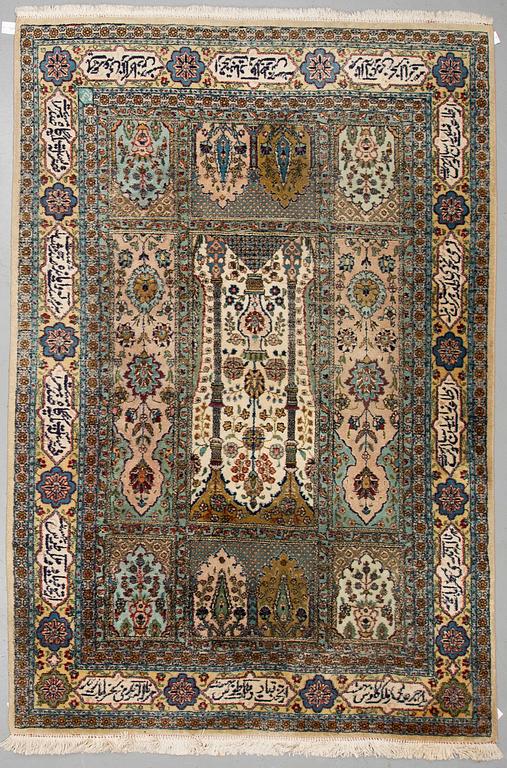 A CARPET, a Tabriz probably, ca 283-288 x 183,5-188,5 cm.