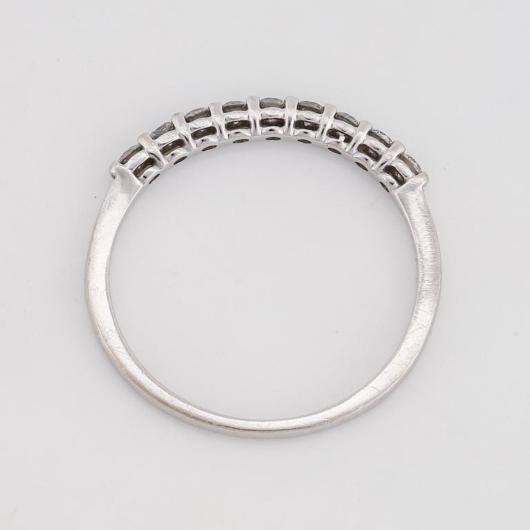 Brilliant-cut diamond ring.