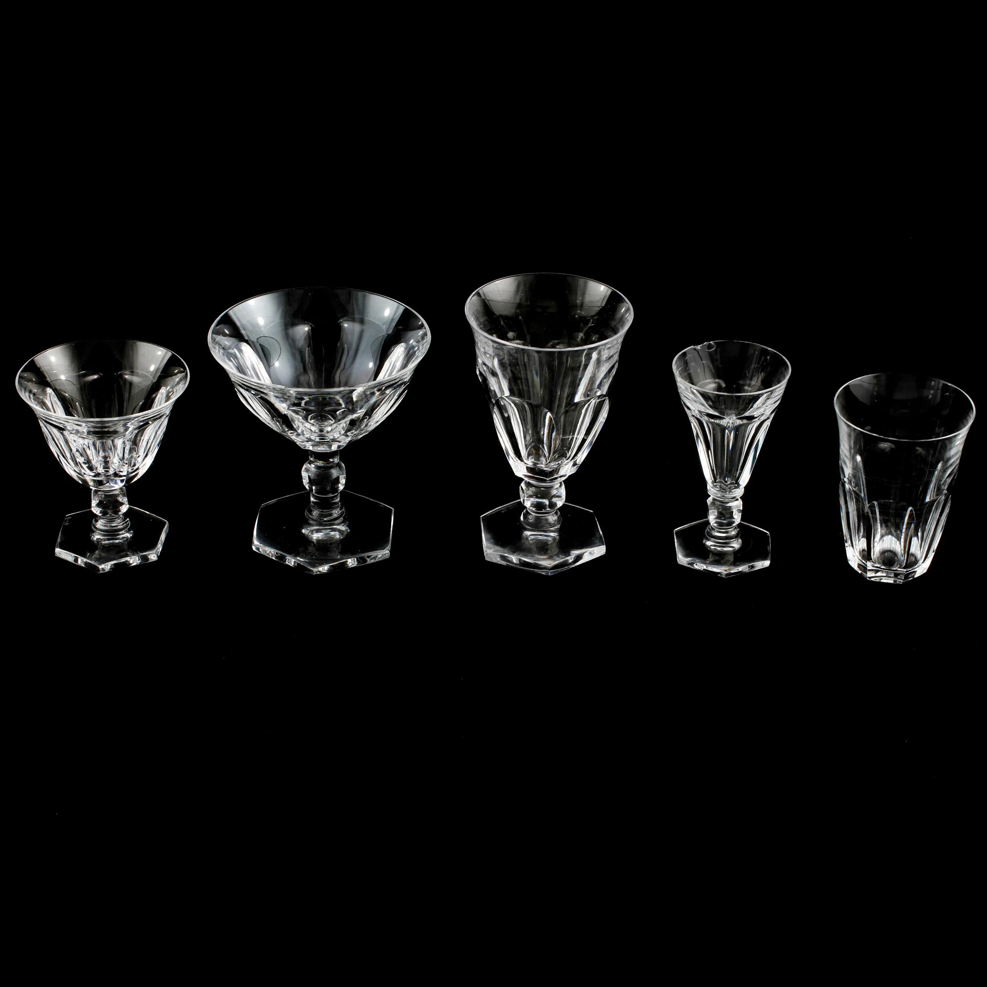 GLASSERVISDELAR, 57 st, Boda, omkring 1900-talets mitt.