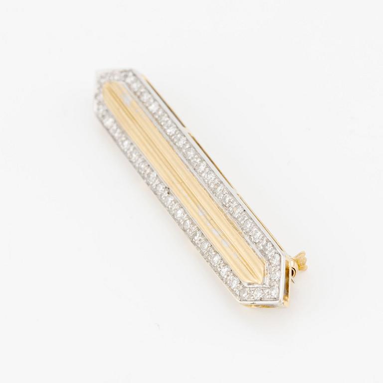 Brooch 18K gold with eight-cut diamonds.