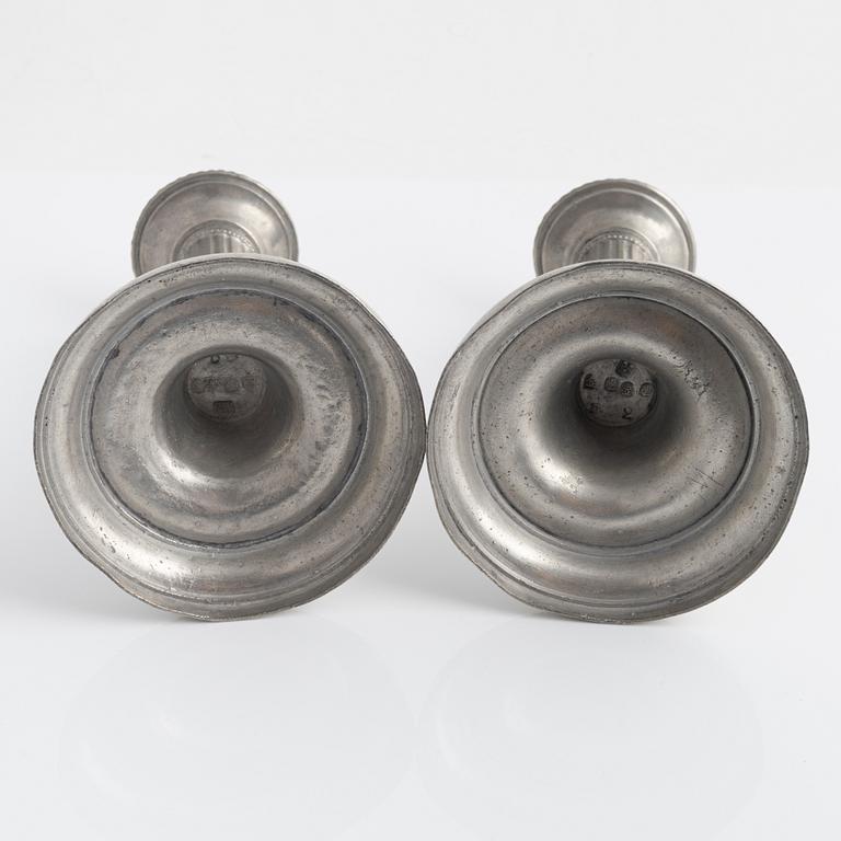 Ljusstakar, ett par, av Samuel Renström, (verksam 1782-1797/1800 i Karlskrona), Sengustavianska.