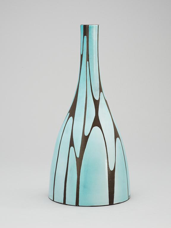 A Mari Simmulson stoneware vase, Upsala Ekeby, 1950's.