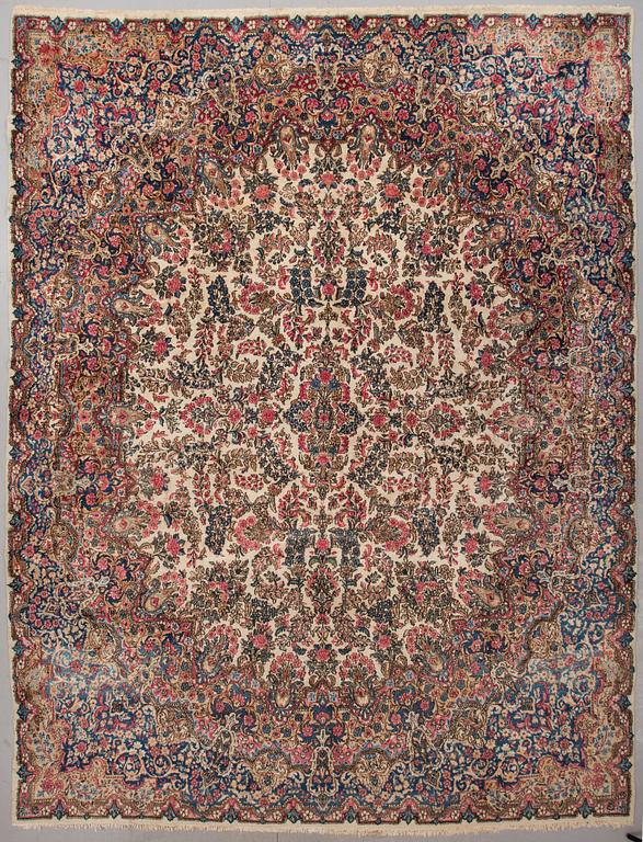 MATTA, semiantik, Kirman, ca 380 x 294 cm.