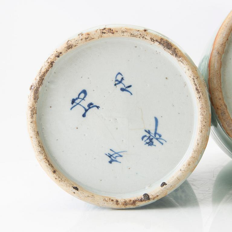 Two Chinese blue and white vases, early 20th centruy.