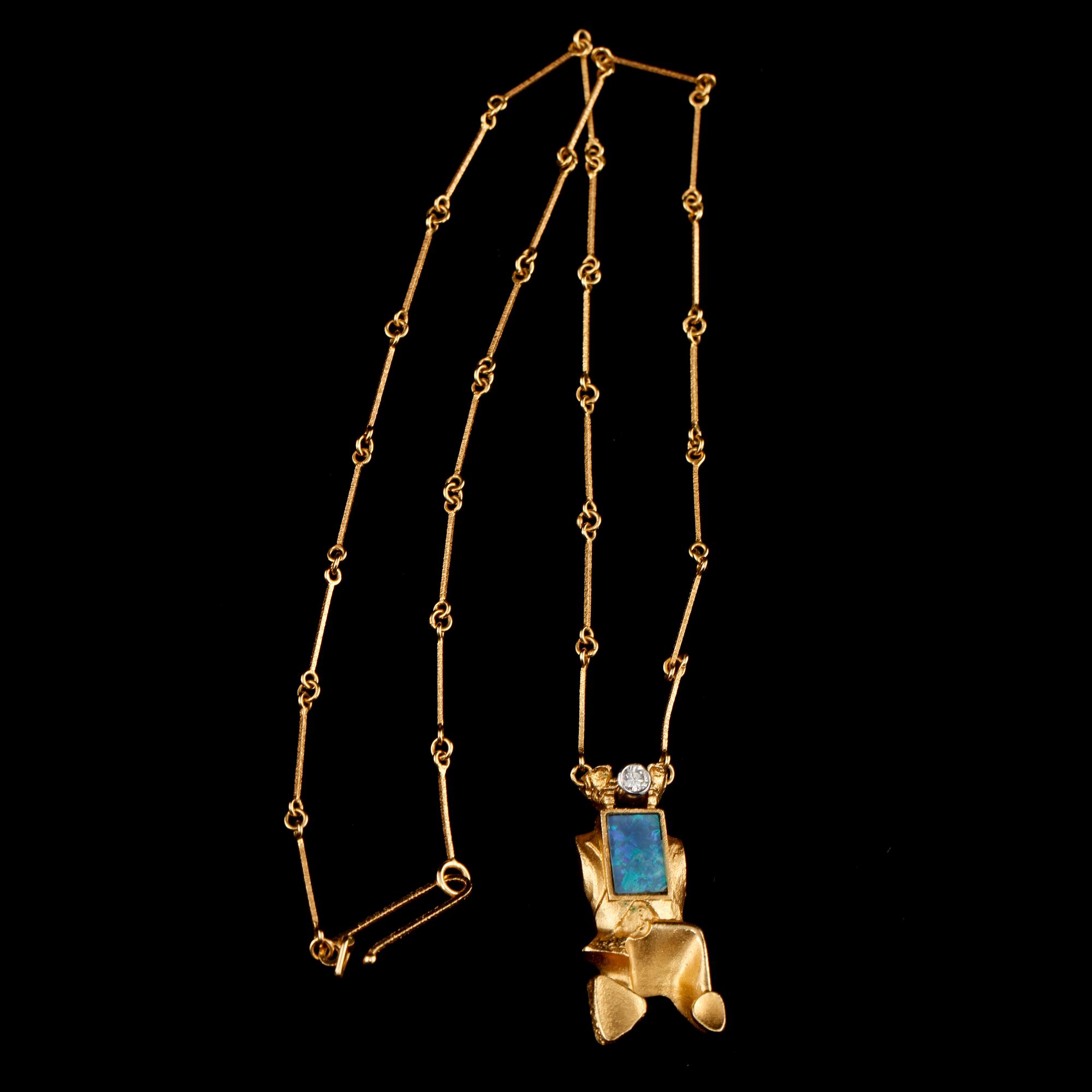 COLLIER, 18k guld med briljantslipad diamant ca 0.10 ct samt opal, Björn Weckström, Lapponia, Finland, 1977. Vikt 9 g.
