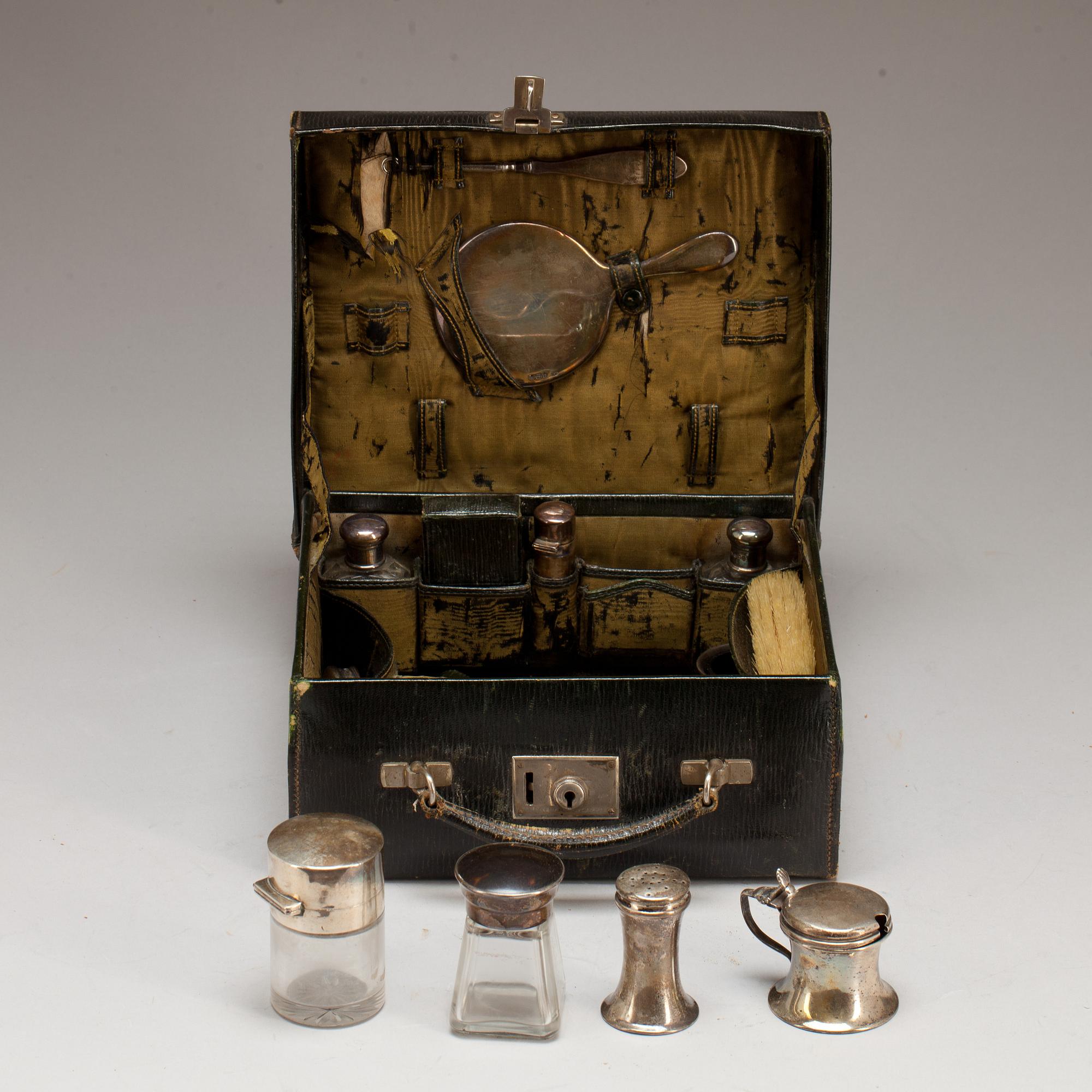 RESESET, silver, England. Omkring 1800.