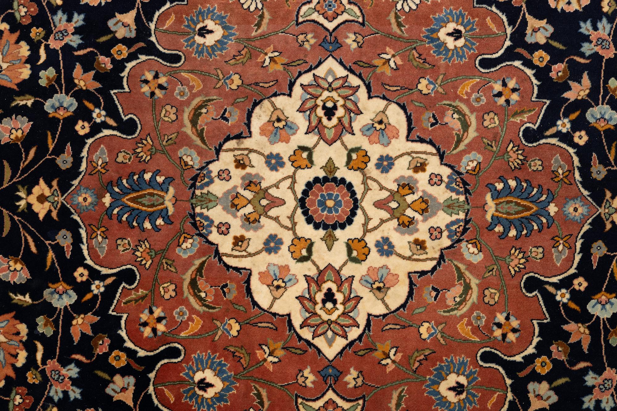 Matta, Kirman, ca 400 x 290 cm.