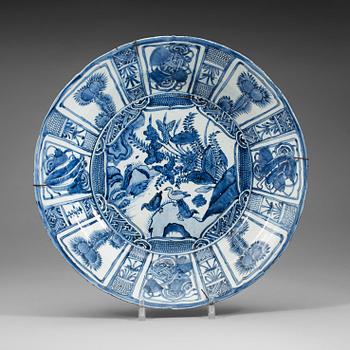 A large blue and white kraak charger, Ming dynasty, Wanli (1572-1620).