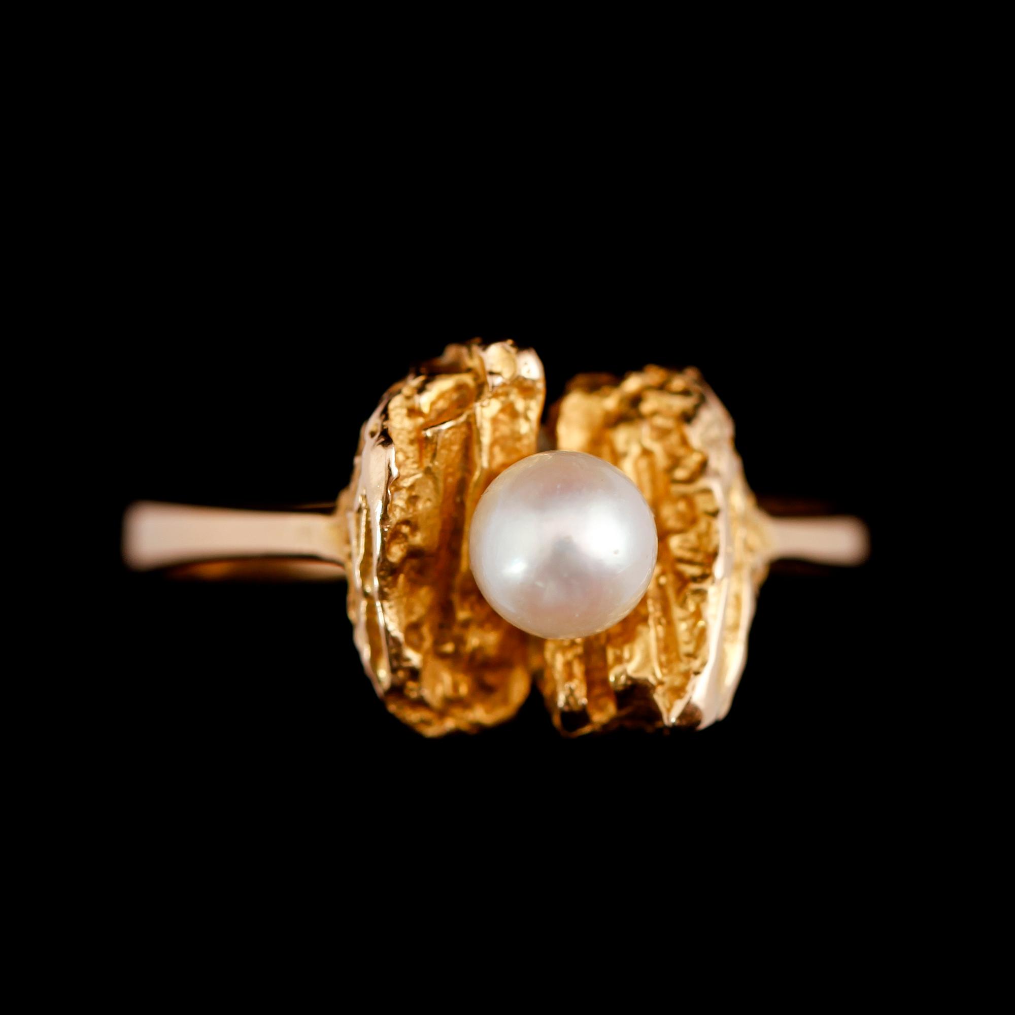 RINGAR, 2 st, 18 k guld, 1945/1994. Total vikt ca 6 gram.