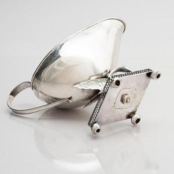 Isaac Malmborg, såsskål, silver, Stockholm 1823. Empire.