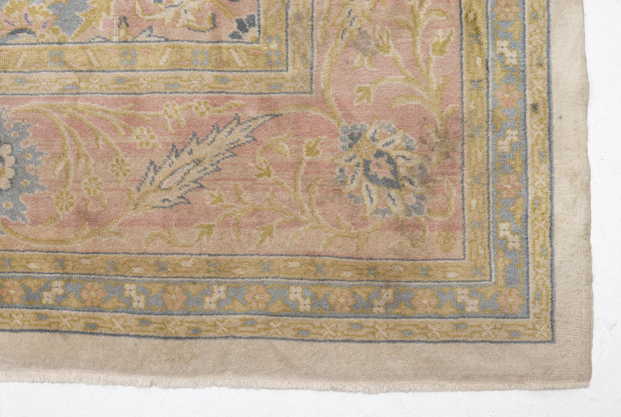 Rug, Eastern Europe, Smyrna pattern. 520 x 355 cm.