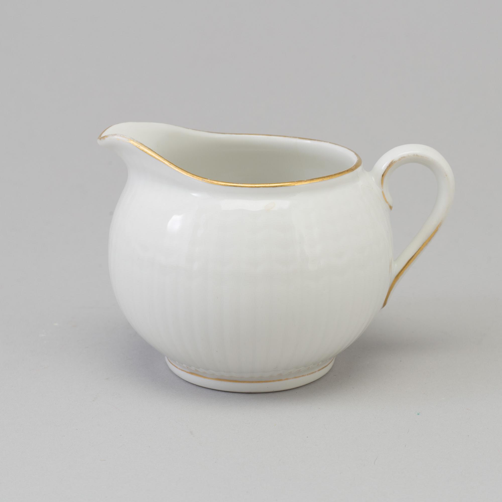 LOUISE ADELBORG, kaffeservis, 44 delar, "Swedish Grace", med guldkant, Rörstrand.