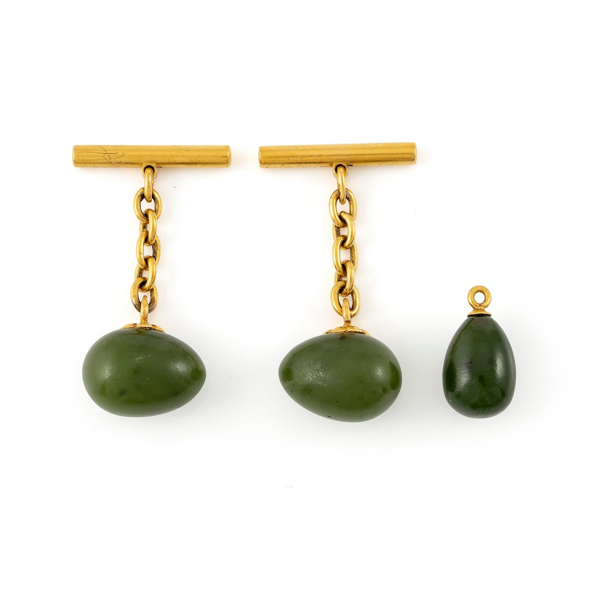 A pair of cufflinks in 14K gold and nephrite, Erik Kollin St Petersburg.
