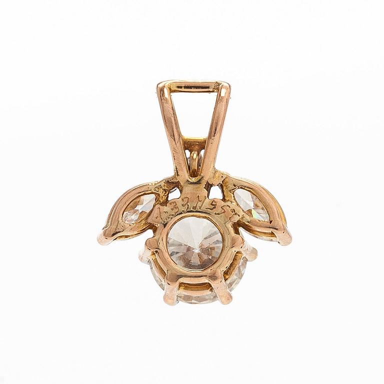 Riipus, 18K kultaa briljantti- ja markiisihiottuja timantteja yht. noin 1.77 ct.