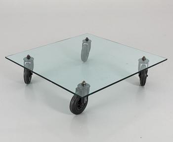 A "TAVOLO CON RUOTE" COFFEE TABLE DEIGNED BY GAE AULENTI FOR FONTANA ARTE.