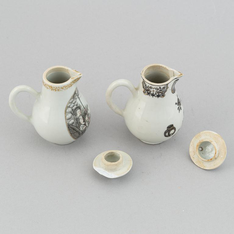 Two grisaille export porcelain pots  with covers, Qing dynasty, 18th century.