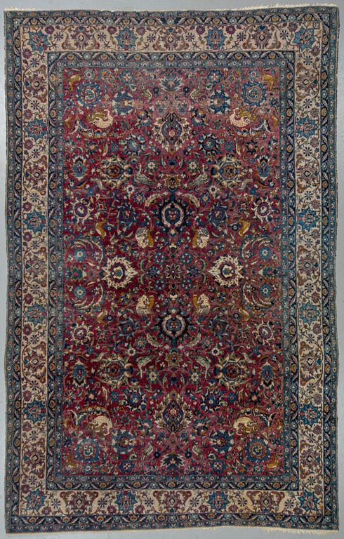 A CARPET, semi-antique Esfahan/Tehran, probably, ca 317,5 x 203,5 - 205 cm.
