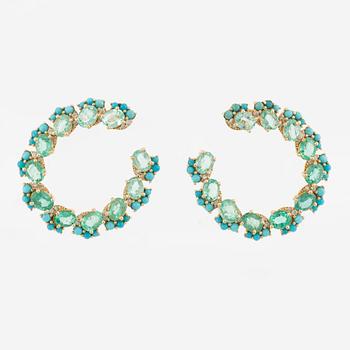 Earrings in 18K gold with turquoises, emeralds, and brilliant-cut diamonds.