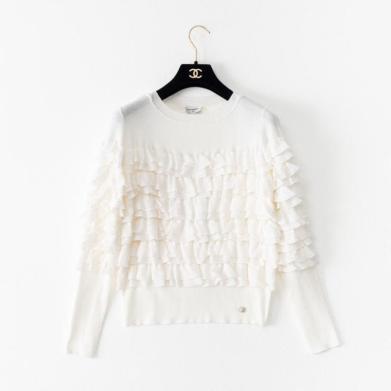 Chanel, a knitted wool sweatshirt, french size 34.