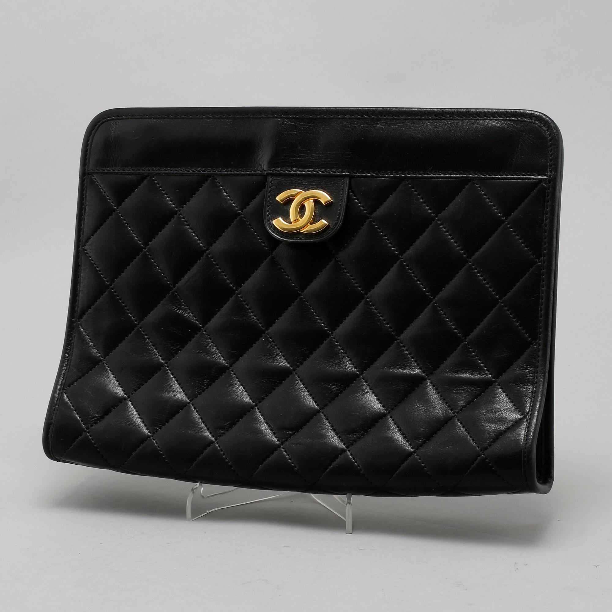 TOILETRY BAG Chanel. Bukowskis