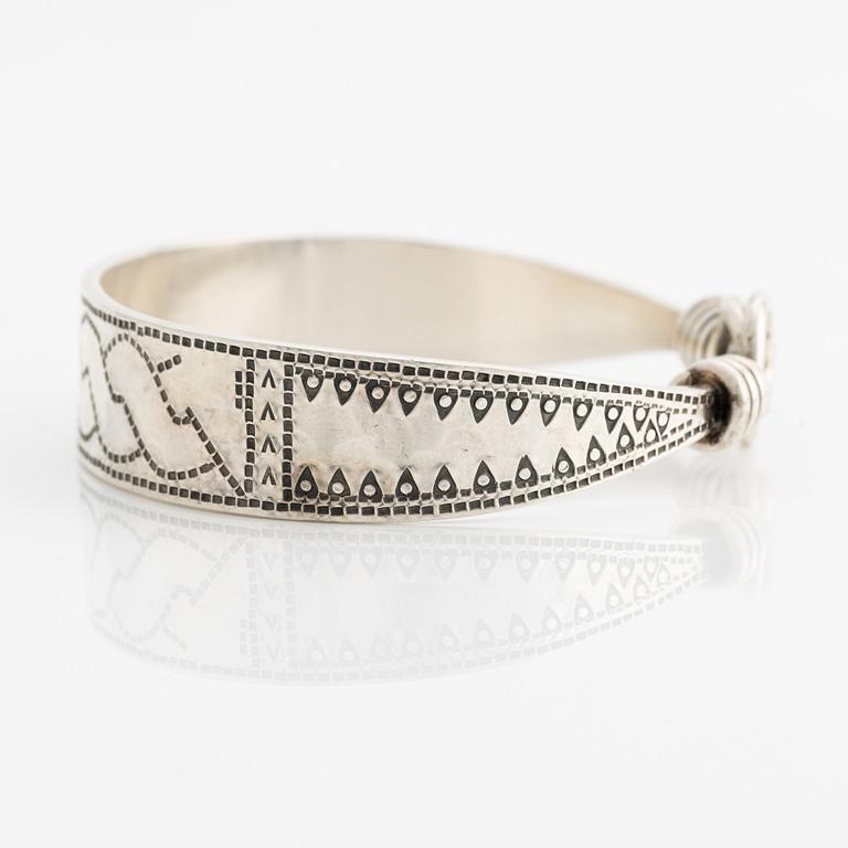 Bangle Kalevala Jewelry, silver, Finland 1977.