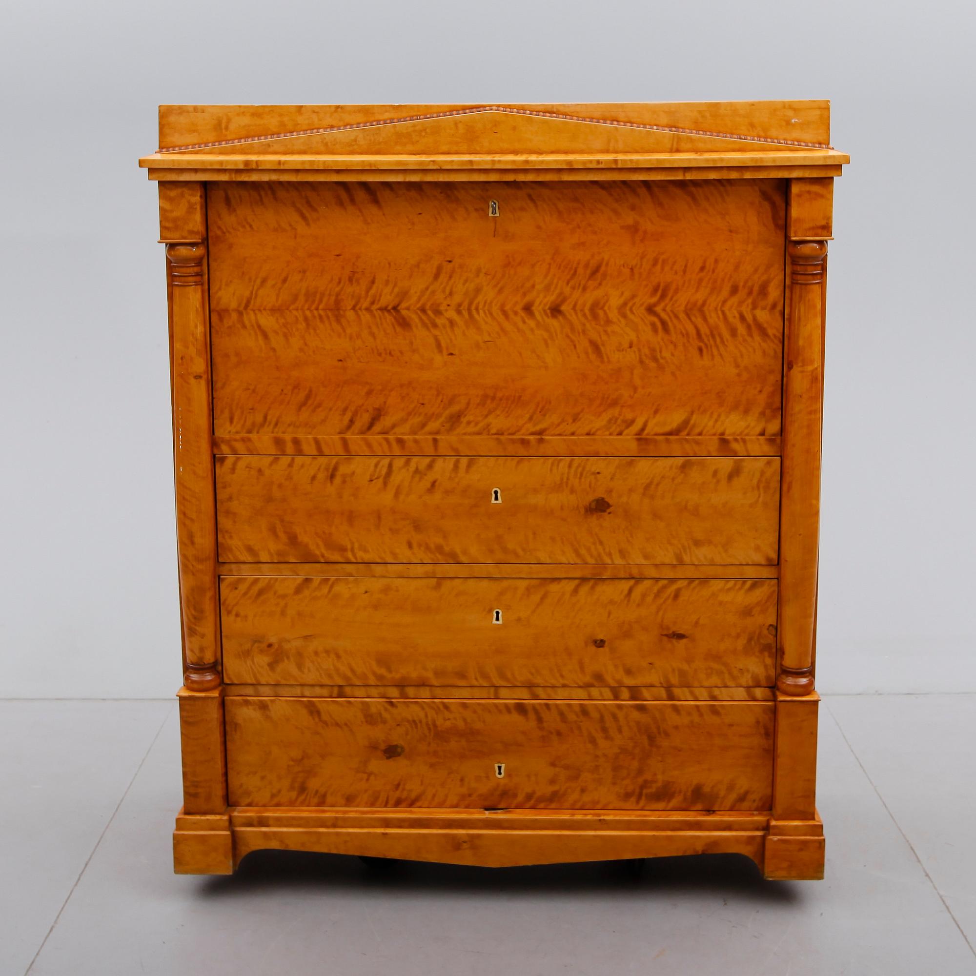 CHIFFONJÉ, 1800-talets mitt.