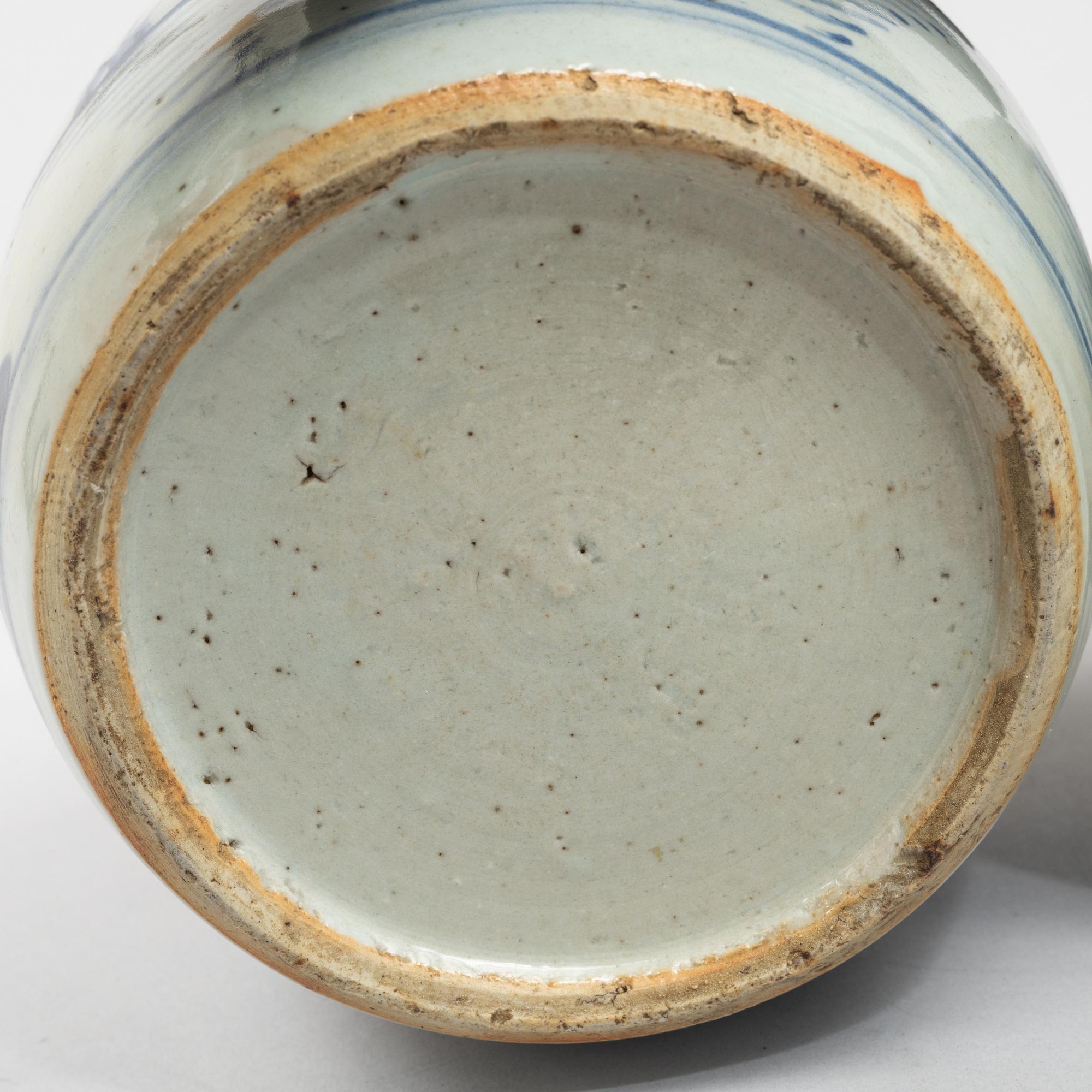 Two blue and white porcelain ginger jars, Qing dynasty, China, 19th century.