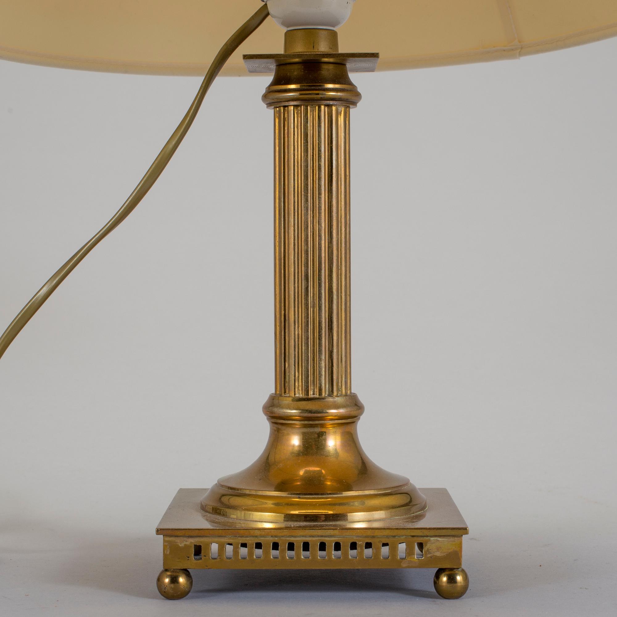 BORDSLAMPA, mässing, 1900-talets första hälft.