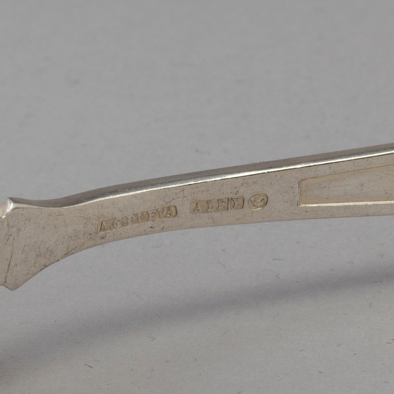 A set of 12 +12 silverplate fish knives and forks, maker's mark AG DUFVA, Sweden, earli 20th century.