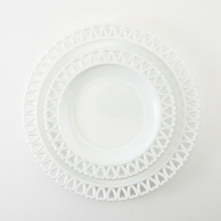 Gunnar Ander, service about 20 dlr Lindshammar glassworks opal glass mid-20th century.
