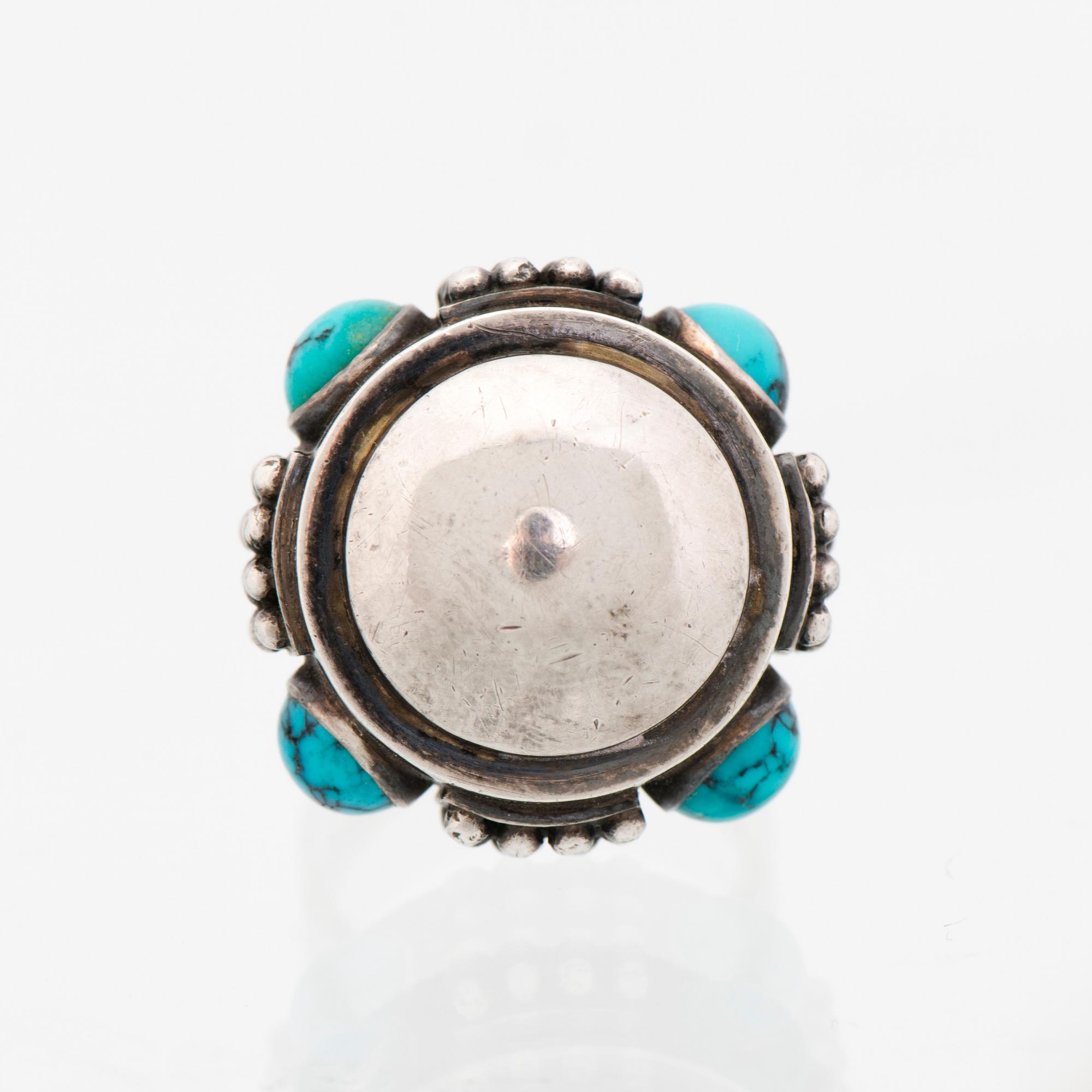 SAARA HOPEA, SORMUS, pyöröhiotut turkoosit, hopeaa. Ossian Hopea, Porvoo 1963.