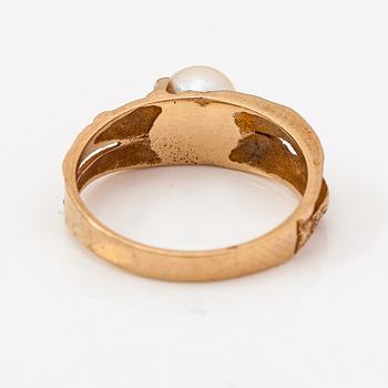 Björn Weckström, A 14K gold ring "Lappland spring" with a cultured pearl. Lapponia 1967.