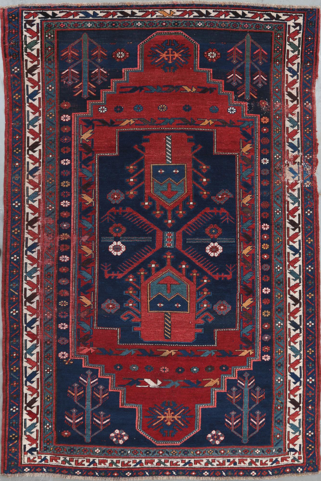 MATTA, antik/semiantik Kazak. Ca 242x164 cm.