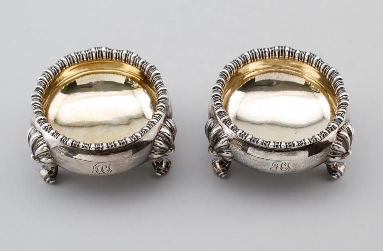 SALTKAR, 1 par, silver, Robert Garrard, Garrards, Panton Street, London, 1826. Vikt ca 351 gram.
