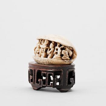 NETSUKE, ben, Japan, sannolikt Meiji (1867-1911).