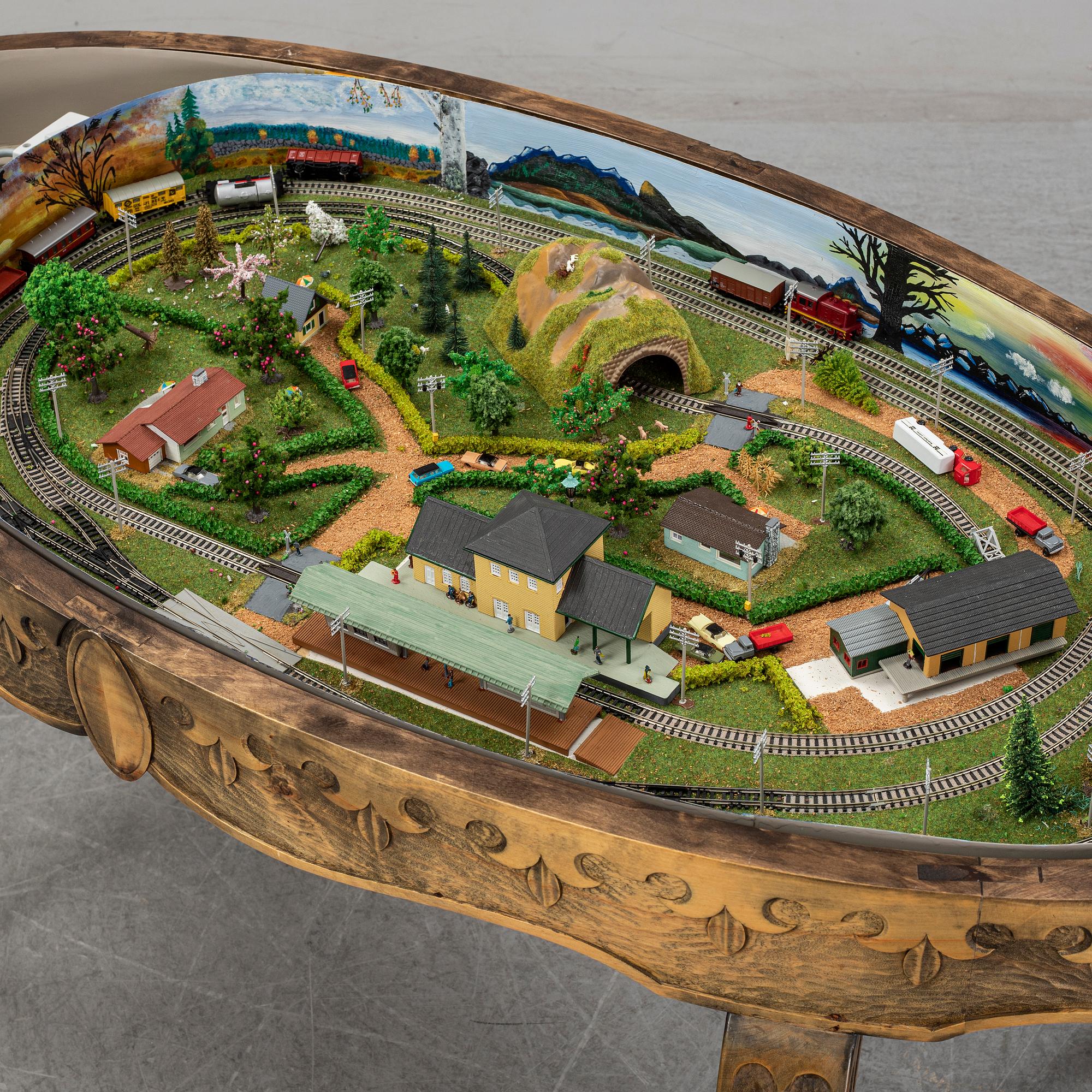 A table with a mini-trix modeltrain inside.