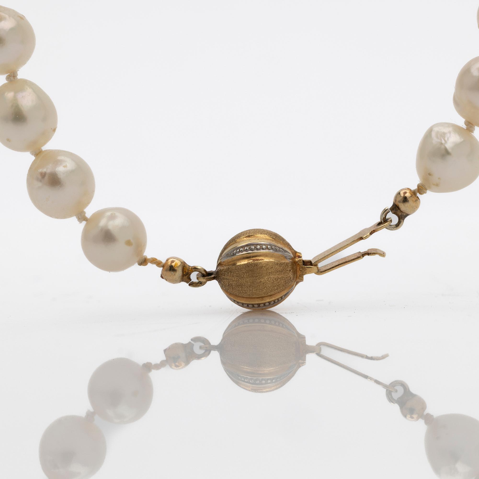 Collier, med odlade pärlor, lås 18K guld.