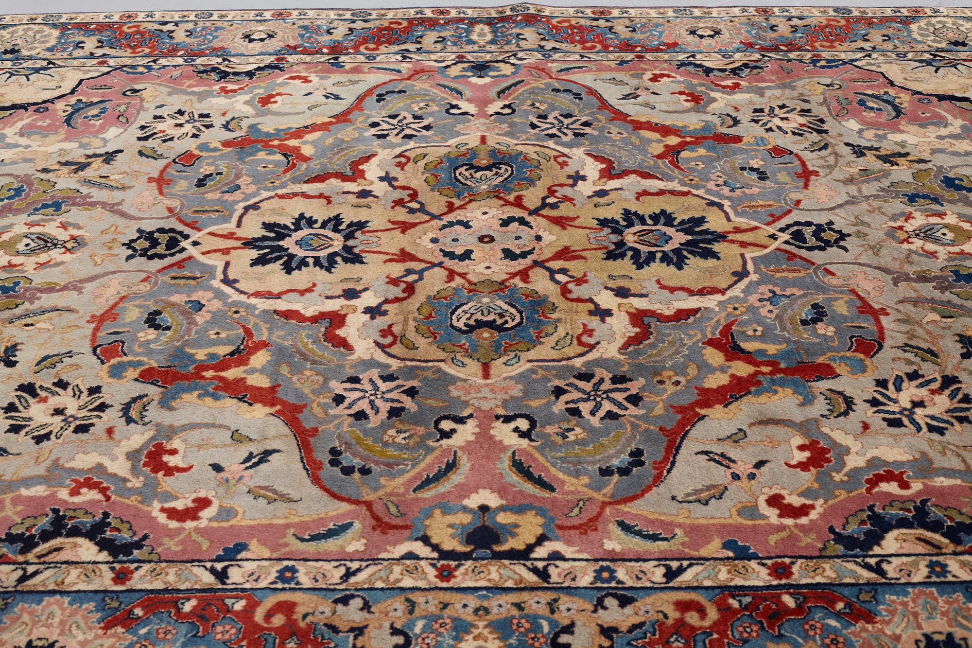 MATTA, semiantik Täbris, signerad Jabarzadeh ca 337,5 x 242,5 cm.