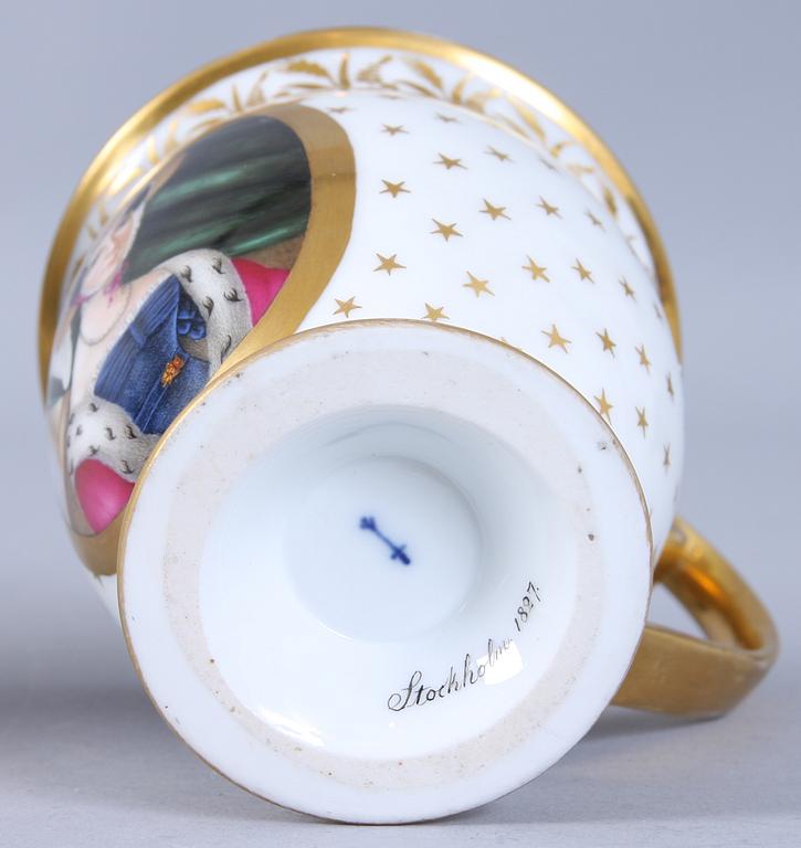 KOPP med FAT, porslin, empire, Berlin, sign Stockholm 1827.
