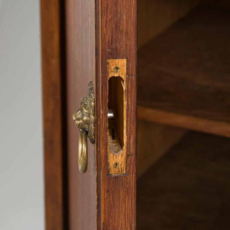 Birger Hahl, a 1930's cabinet by A. Salmi Huonekalutehdas.