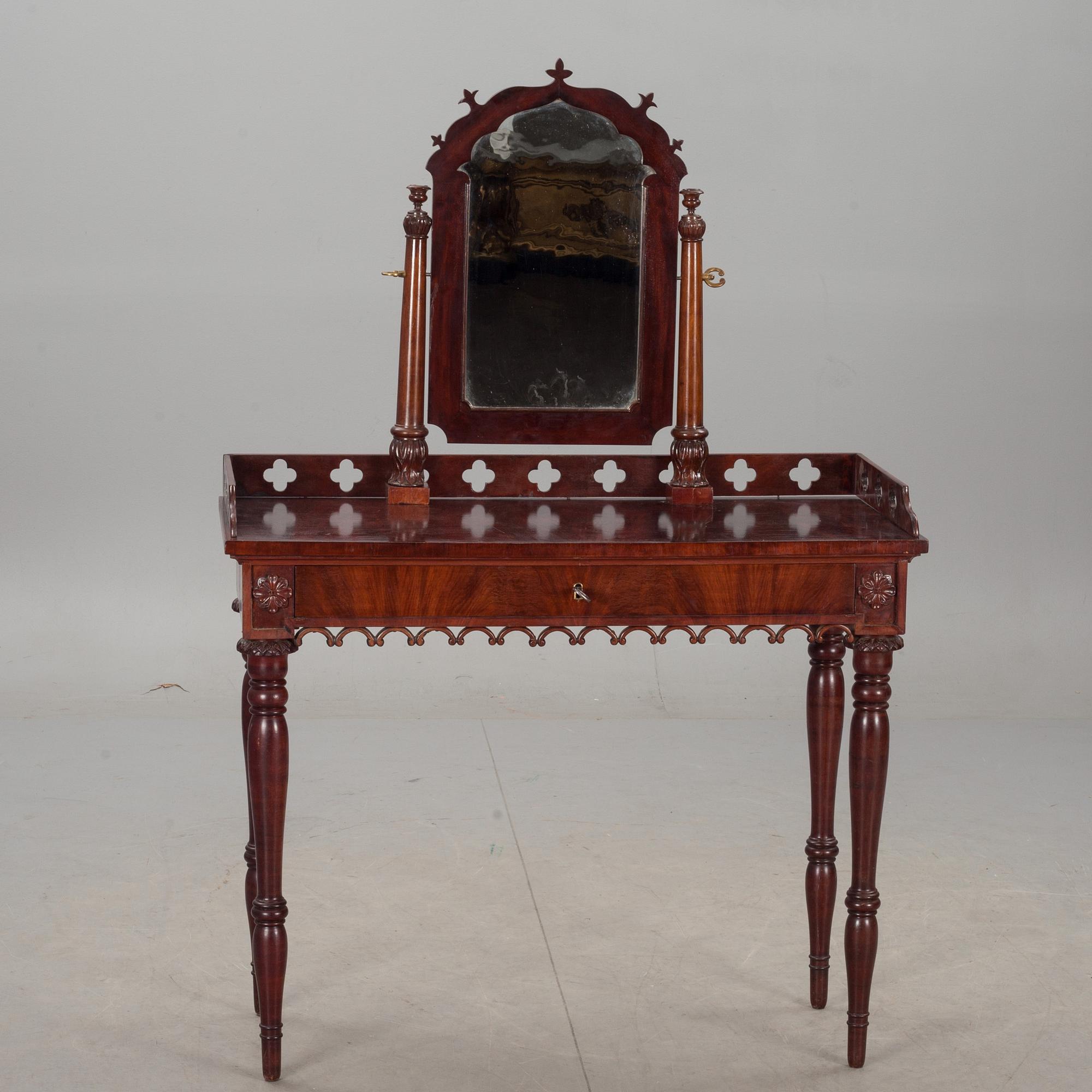 TOILETTBORD, nyrenässans, 1800/1900-tal.