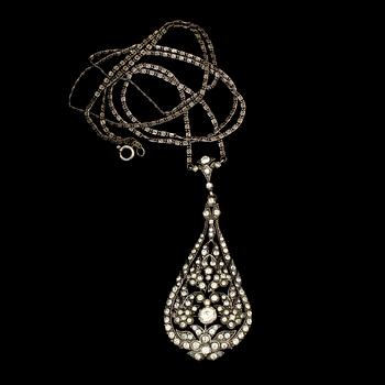 HALSBAND samt ÖRHÄNGEN, ett par, silver och fasettslipade stenar, importstmpl, omkring 1900. Vikt 35 g.