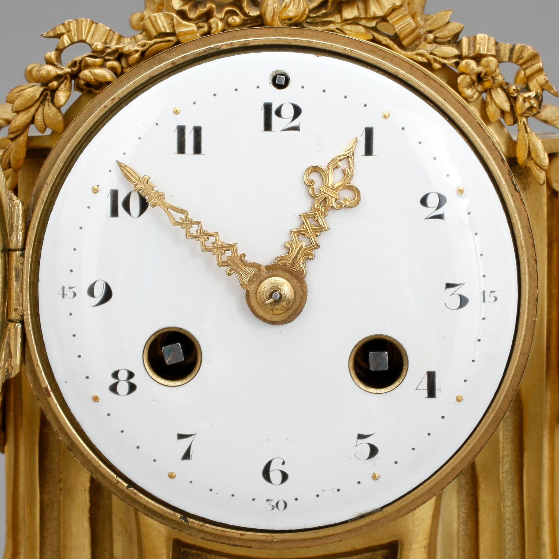 BORDSPENDYL, Louis XVI-stil, Frankrike, omkring 1900.