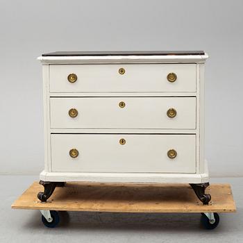 A painted pine chest of drawers, leta 19th century.